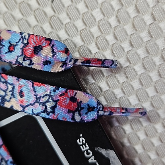 COACH CREATE-FLORALSHOE LACES 55" INCH - Picture 3 of 5